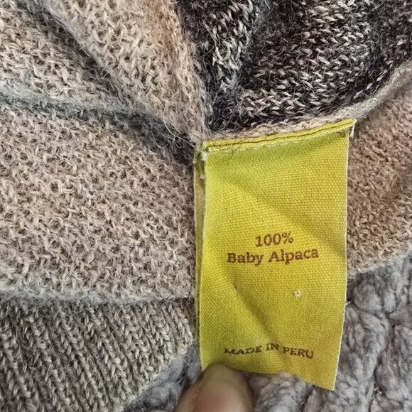 Luxury KUNA 100% Baby Alpaca Plaid V-Neck Sweater Size M Soft Warm Made Peru - Picture 8 of 9